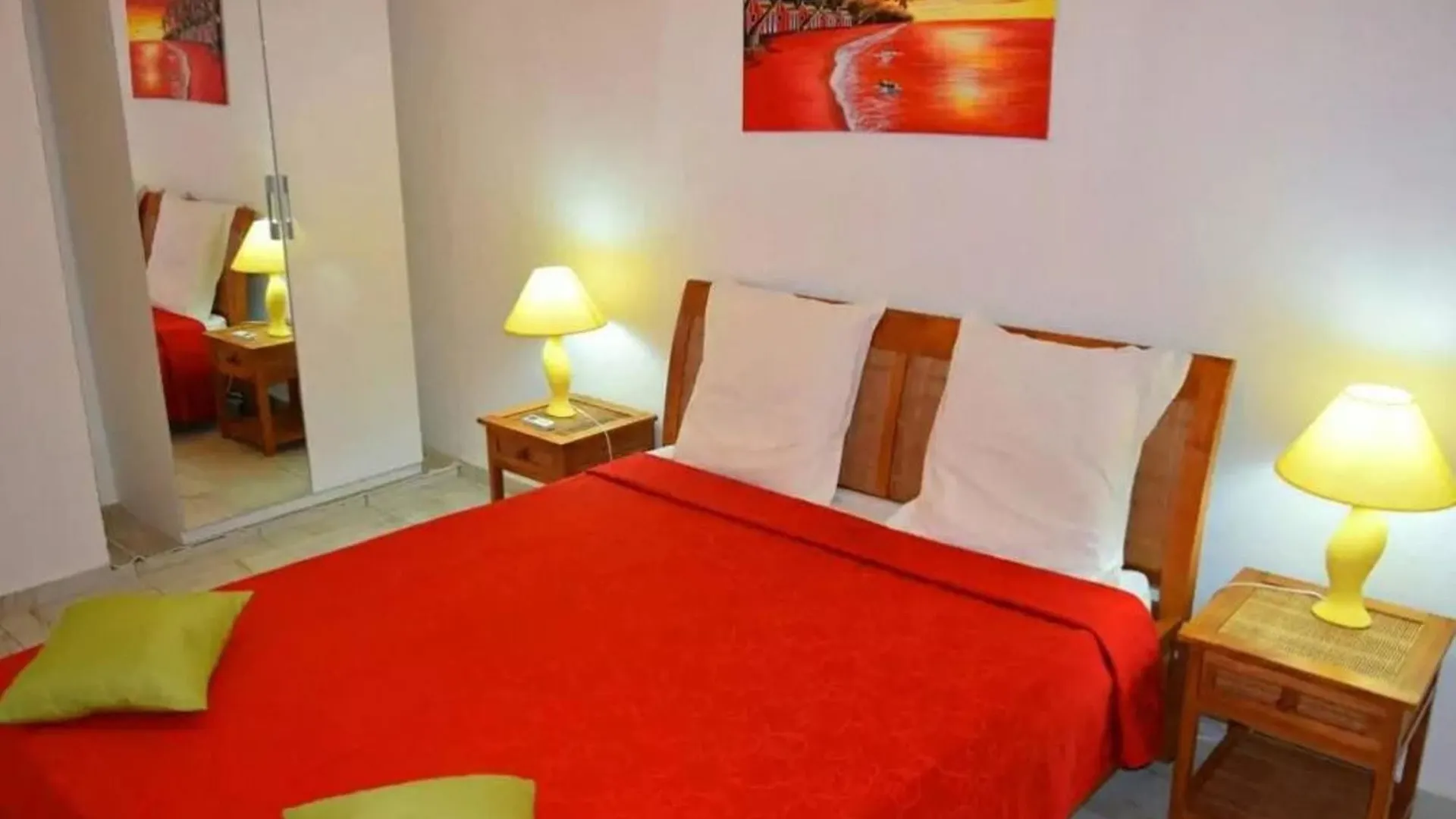 Apartment Sunny, 4-Bedroom House In Saint Francois With A Swimming Pool And Terr