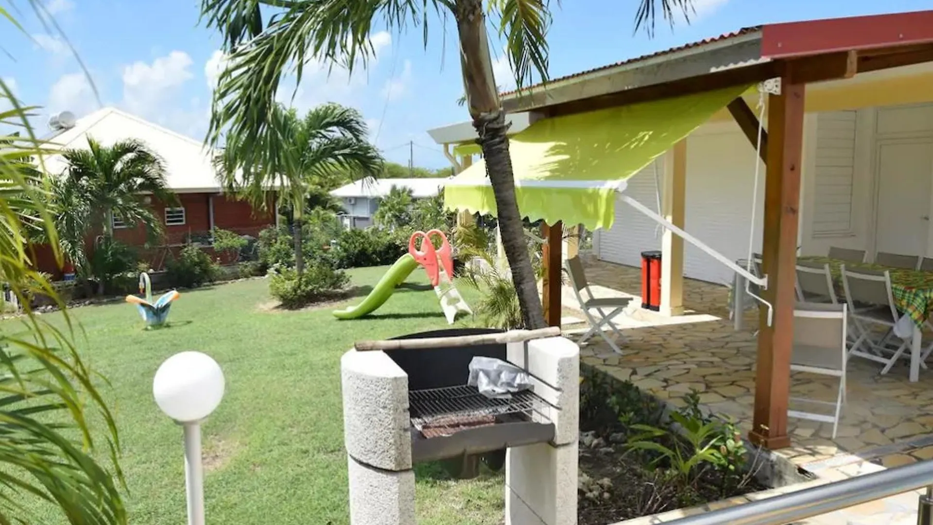 Sunny, 4-Bedroom House In Saint Francois With A Swimming Pool And Terr