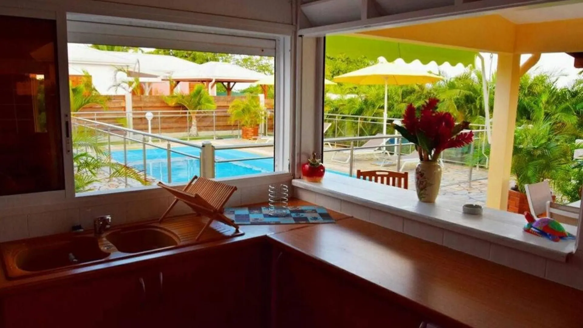 Sunny, 4-Bedroom House In Saint Francois With A Swimming Pool And Terr Apartment