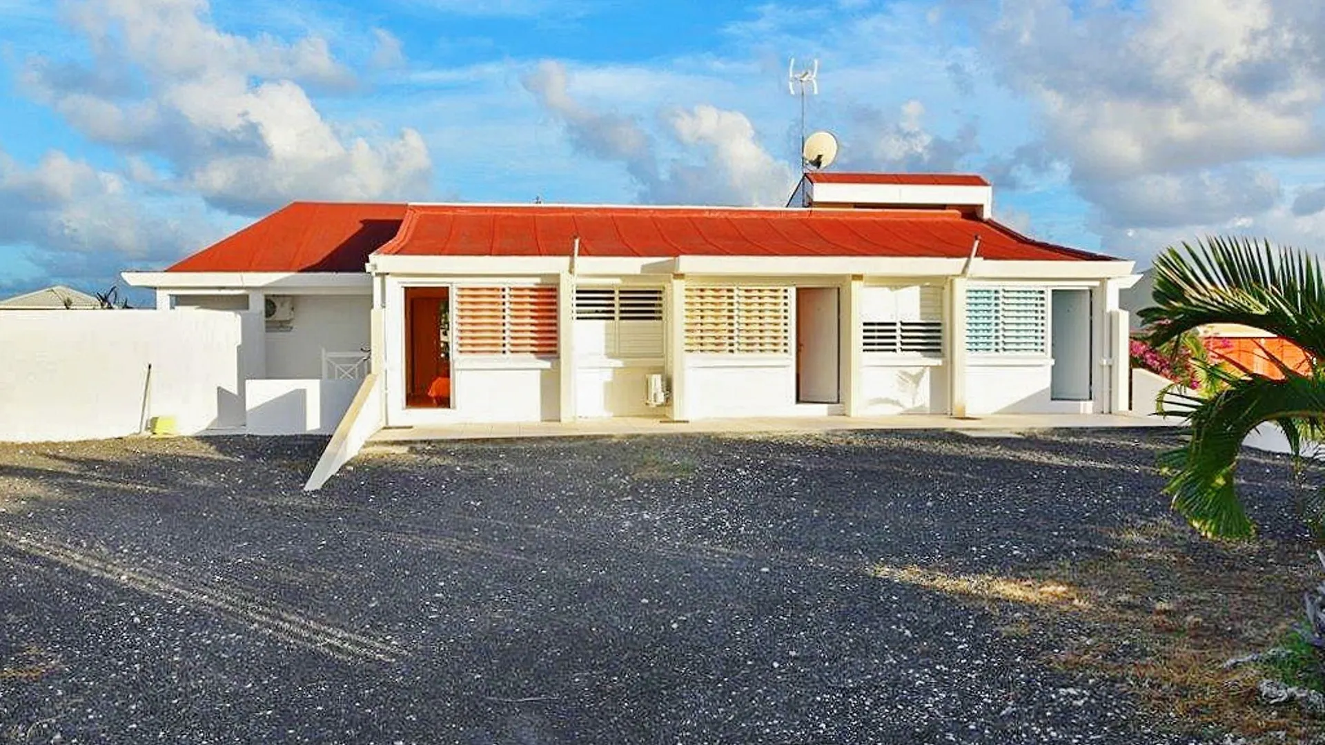 Apartment Sunny, 4-Bedroom House In Saint Francois With A Swimming Pool And Terr